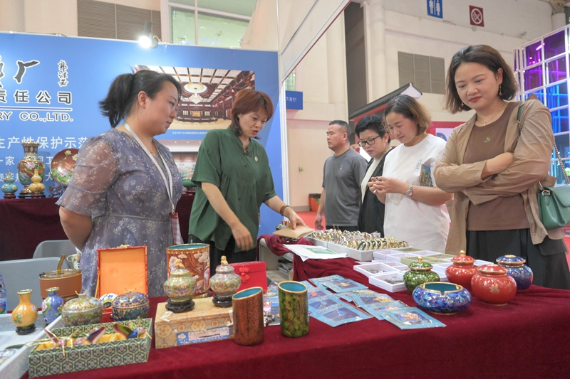 第四届中国工艺美术博览会在福州举行