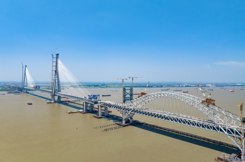 江苏泰州：常泰长江大桥建设正酣