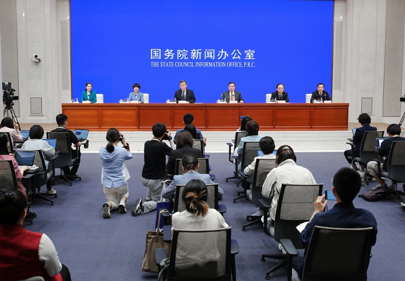 国新办举行国务院政策例行吹风会 介绍《生态保护补偿条例》有关情况
