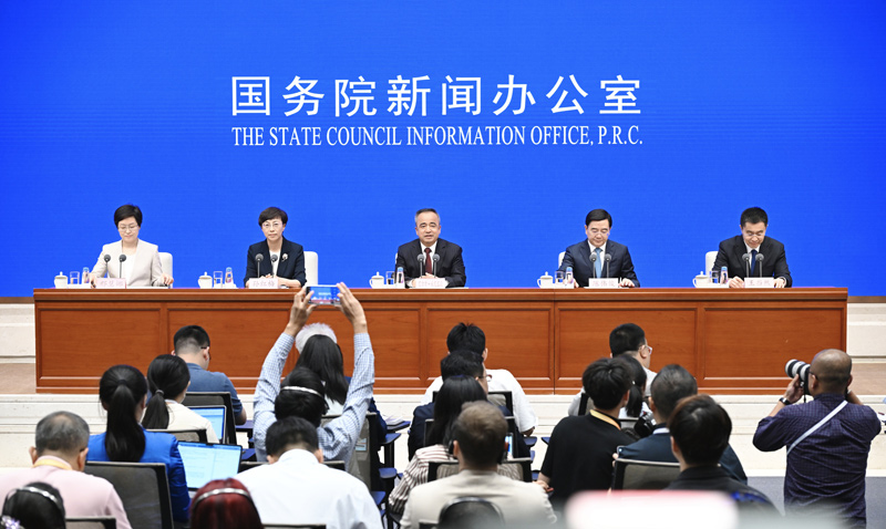 国务院新闻办举行“推动高质量发展”系列发布会 围绕“以高质量发展新成效扎实推进中国式现代化新疆实践”作介绍