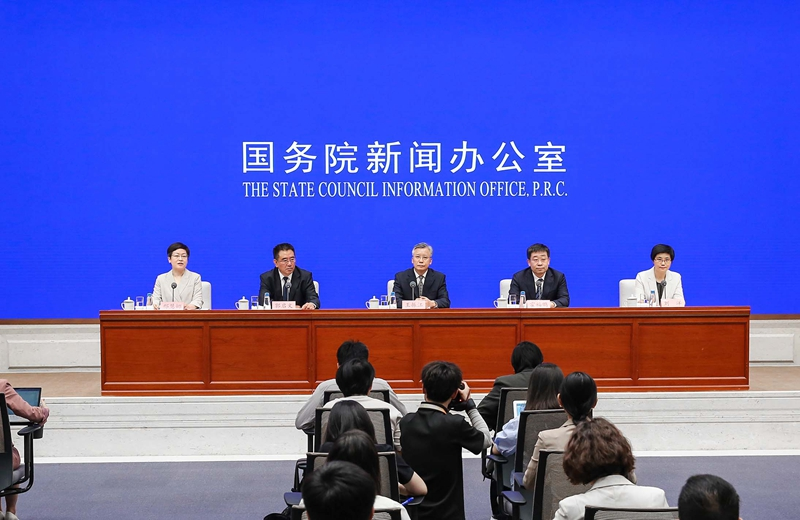 国新办举行国务院政策例行吹风会 介绍《国际邮轮在中华人民共和国港口靠港补给的规定》有关情况