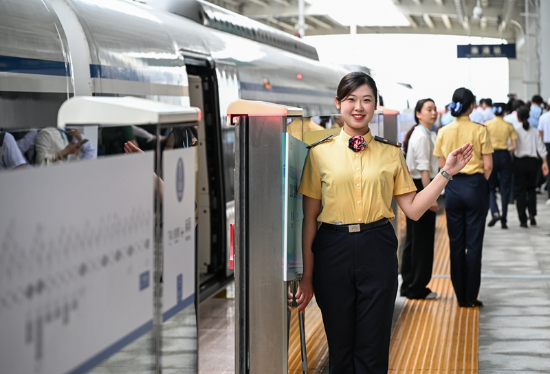 粤港澳大湾区最长城际贯通 提速一小时生活圈