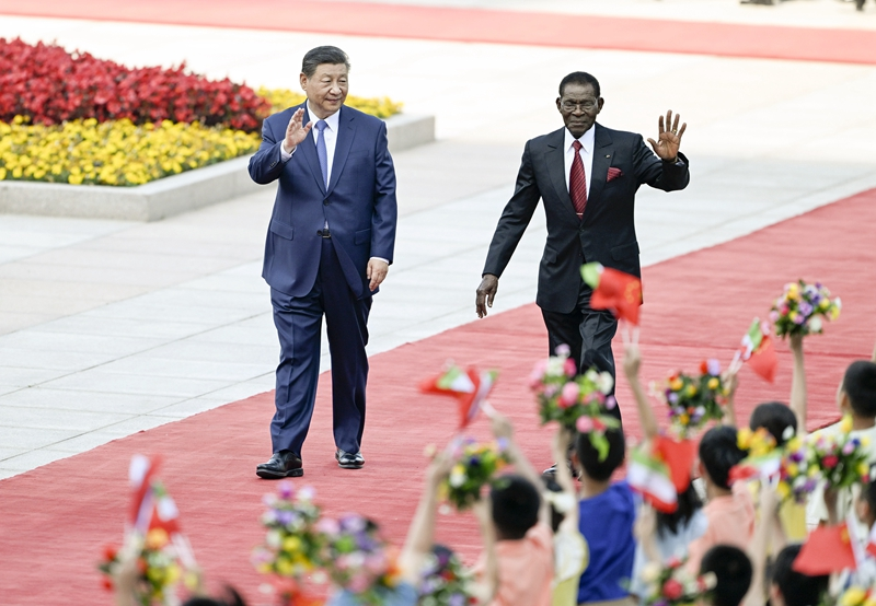 习近平同赤道几内亚总统奥比昂会谈