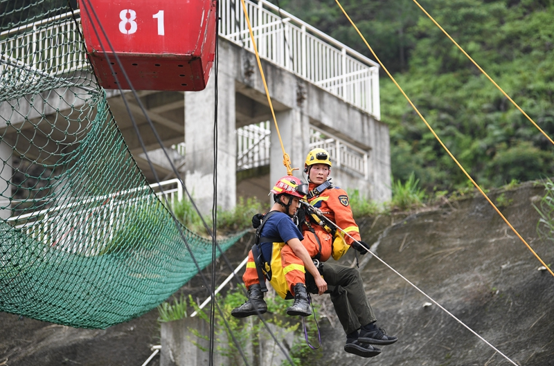 粤港澳大湾区举行地震救援三地联合演练