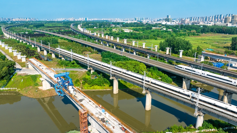 新建沪宁合高铁引入合肥枢纽工程左线首个连续梁合龙