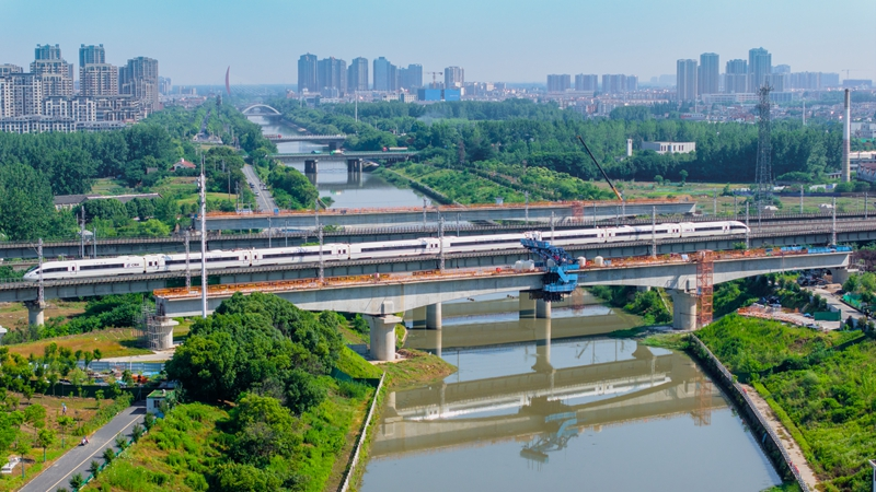 新建沪宁合高铁引入合肥枢纽工程左线首个连续梁合龙