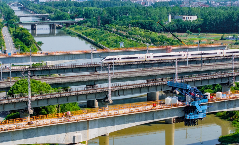 新建沪宁合高铁引入合肥枢纽工程左线首个连续梁合龙