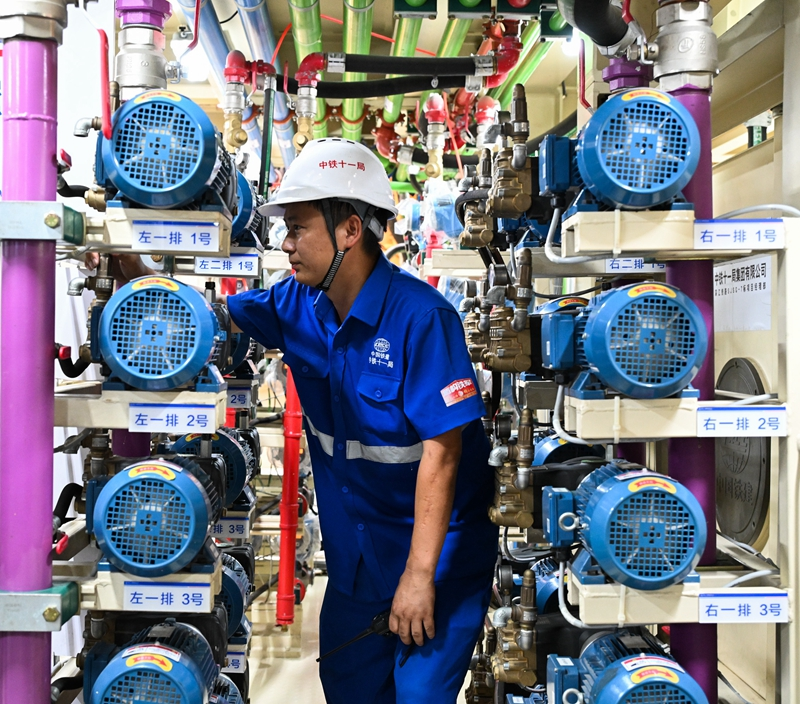 深江铁路深莞隧道13米直径盾构机始发