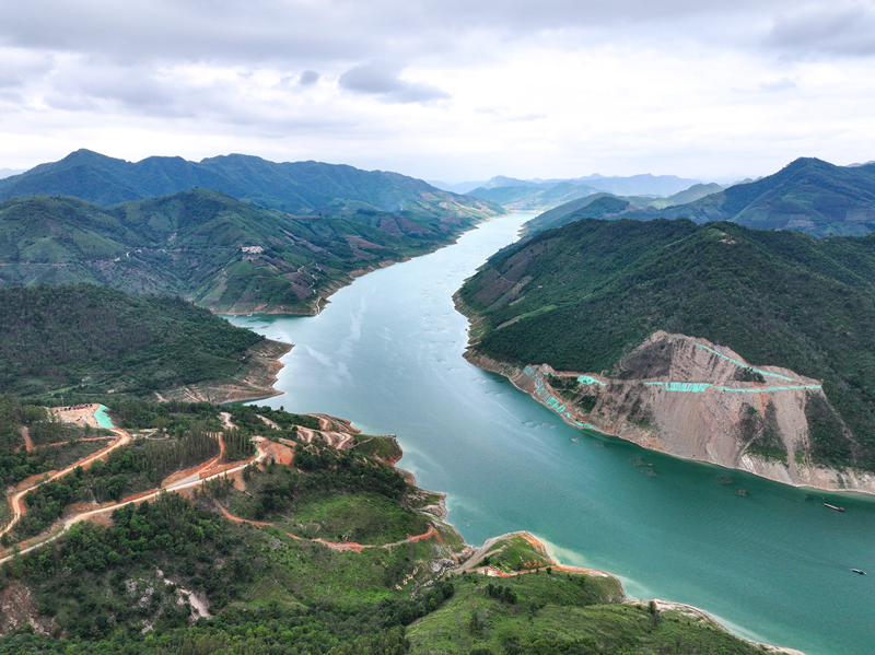 西部陆海新通道西线黄百铁路建设加速推进