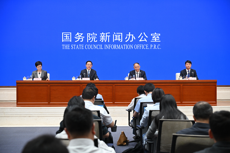 国新办举行“推动高质量发展”系列主题新闻发布会 围绕“走稳走实高质量跨越式发展之路 谱写中国梦的云南篇章”作介绍
