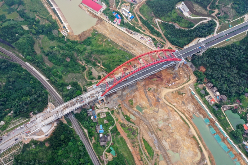 广西：南湛高速公路建设有序推进