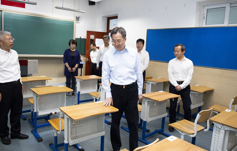 丁薛祥检查2024年高考准备工作