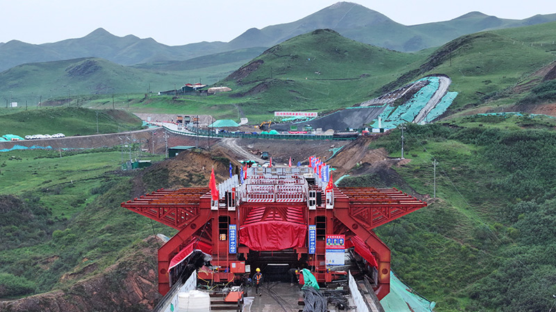 西成铁路甘肃段建设加速推进