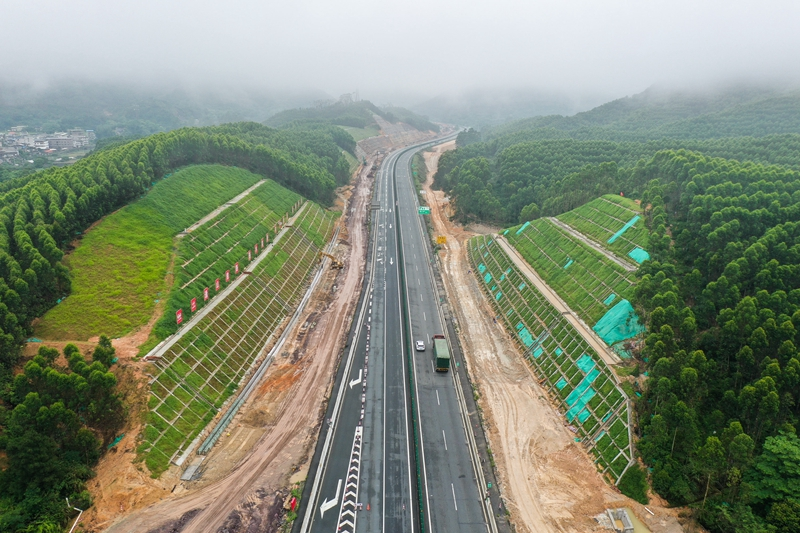 广东改造山岭重丘区高速公路