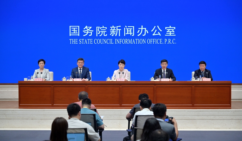 国务院新闻办举行“推动高质量发展”系列主题新闻发布会 围绕“紧紧围绕高质量发展首要任务 全方位建设模范自治区”作介绍