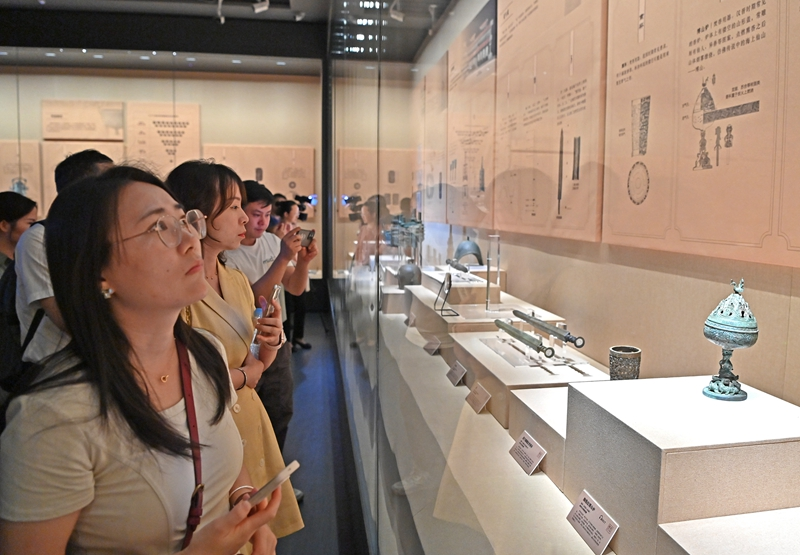 “国宝沉浮：圆明园兽首暨回流文物特展”开幕