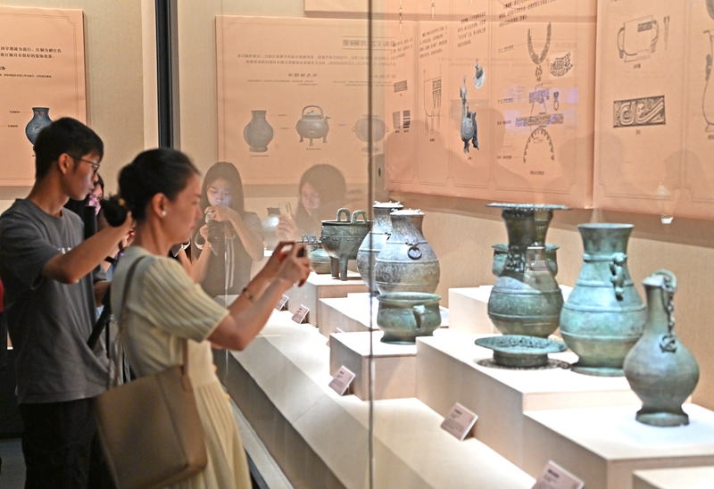“国宝沉浮：圆明园兽首暨回流文物特展”开幕