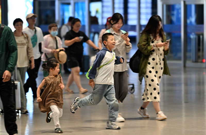 铁路端午小长假迎客流高峰