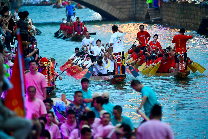 福建三溪村：独特的夜赛龙舟民俗
