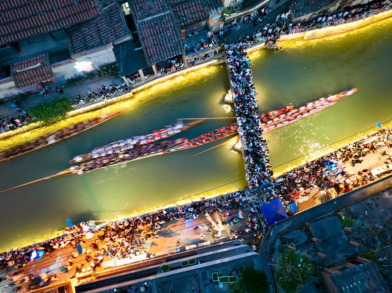 福建三溪村：独特的夜赛龙舟民俗