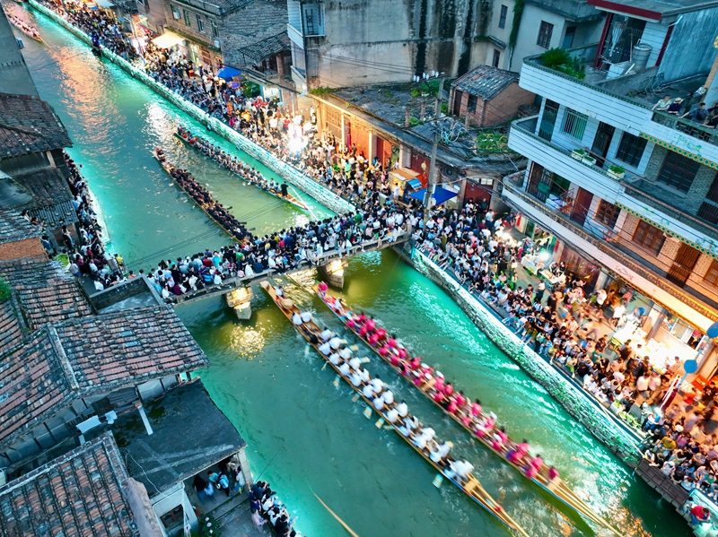 福建三溪村：独特的夜赛龙舟民俗
