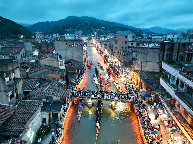 福建三溪村：独特的夜赛龙舟民俗