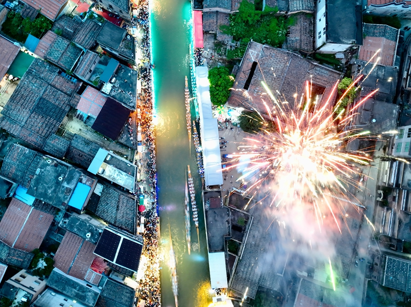 福建三溪村：独特的夜赛龙舟民俗