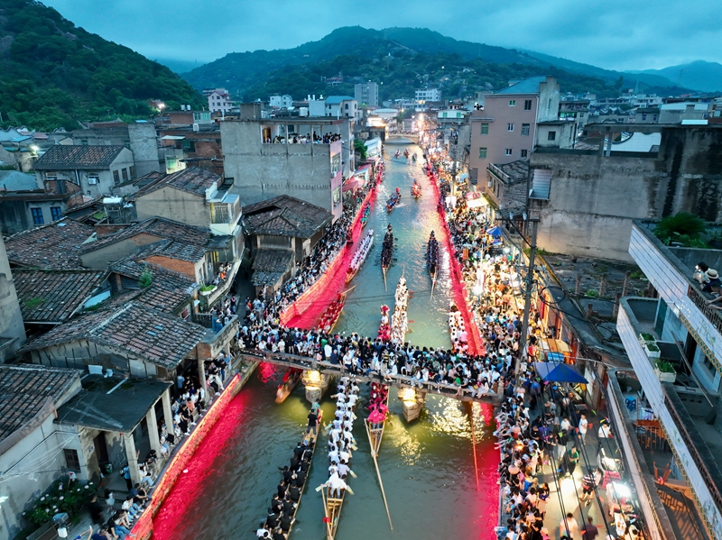福建三溪村：独特的夜赛龙舟民俗