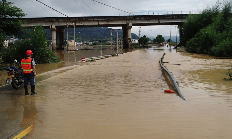 福建南平：积极应对持续降雨 防范险情