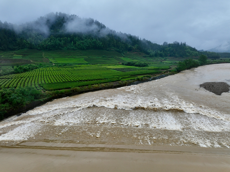 福建南平：积极应对持续降雨 防范险情
