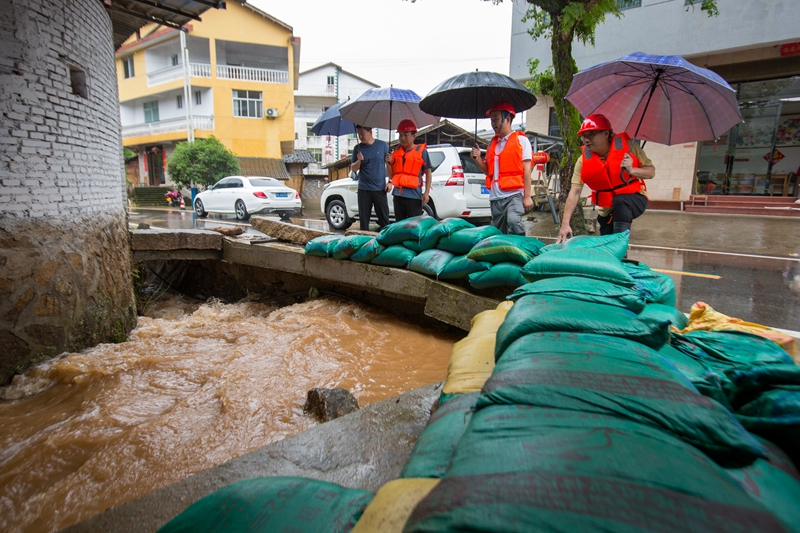 福建南平：积极应对持续降雨 防范险情