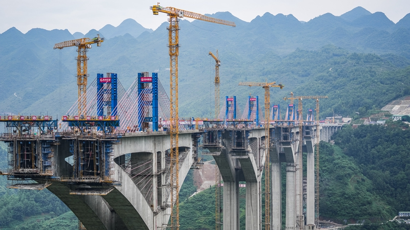 六枝特大桥建设有序推进