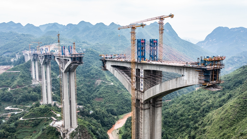 六枝特大桥建设有序推进
