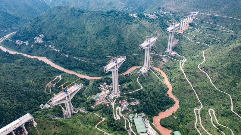 六枝特大桥建设有序推进