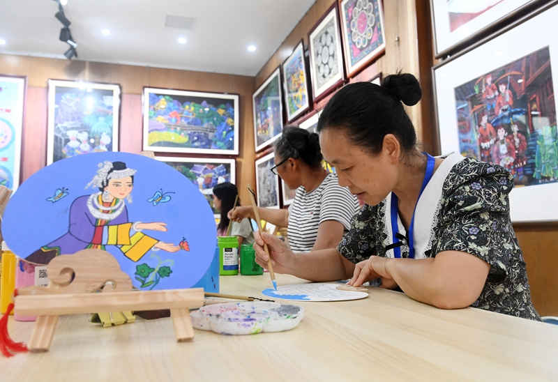 广西三江：侗族农民画 描绘生活美