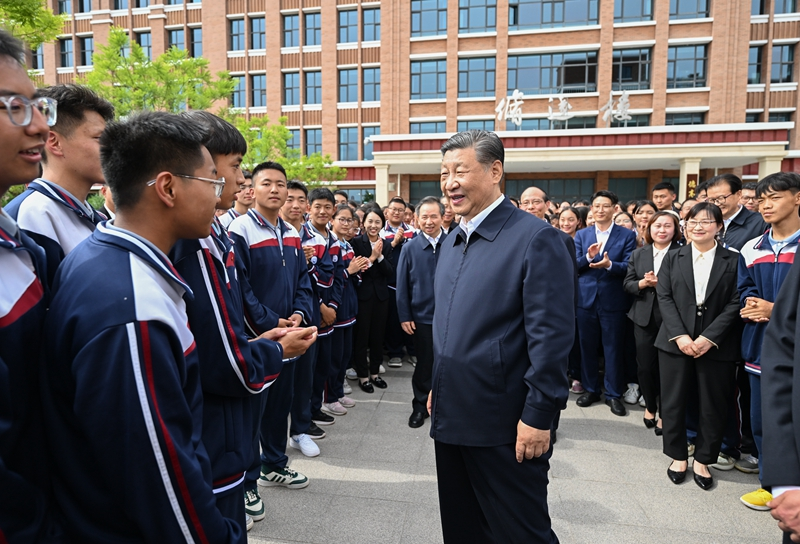习近平在青海考察时强调：持续推进青藏高原生态保护和高质量发展 奋力谱写中国式现代化青海篇章