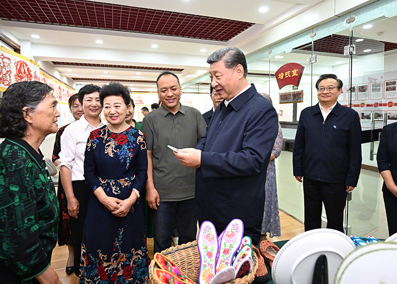 习近平在宁夏考察调研