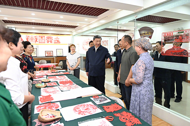 习近平：社区要把为居民群众的服务做深做细做到位