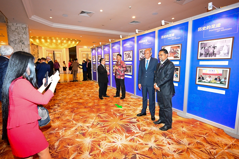 中马建交50周年图片展在吉隆坡举行