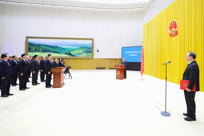 6月21日，国务院举行宪法宣誓仪式。国务院总理李强监誓