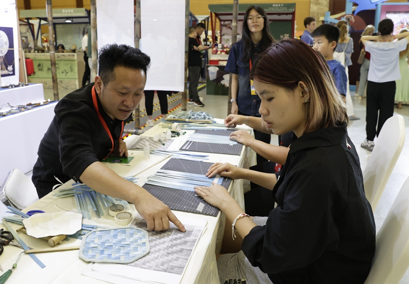2024"鼓岭缘"中美青年交流周非遗展演暨青年集市开市