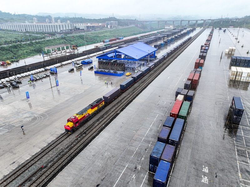 西部陆海新通道中老泰马跨境铁路班列双向首发