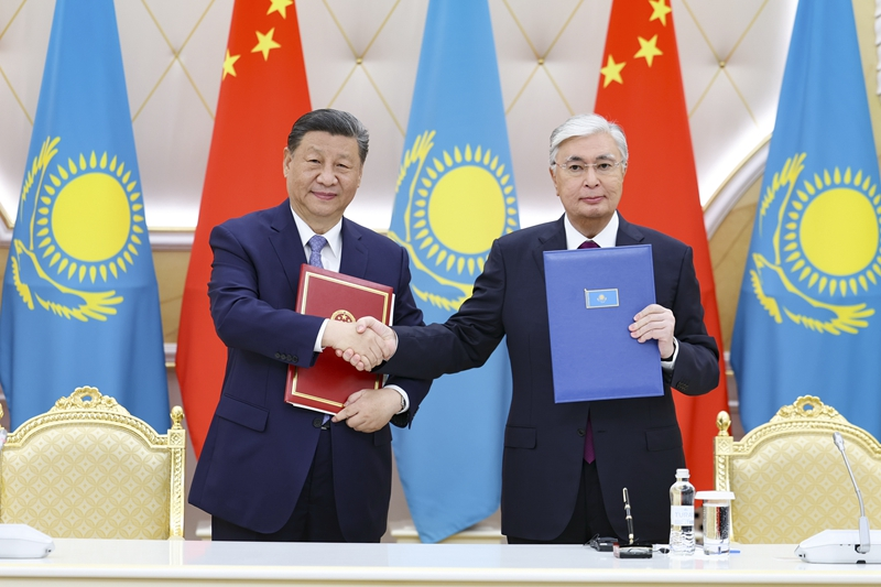 习近平同哈萨克斯坦总统托卡耶夫举行会谈
