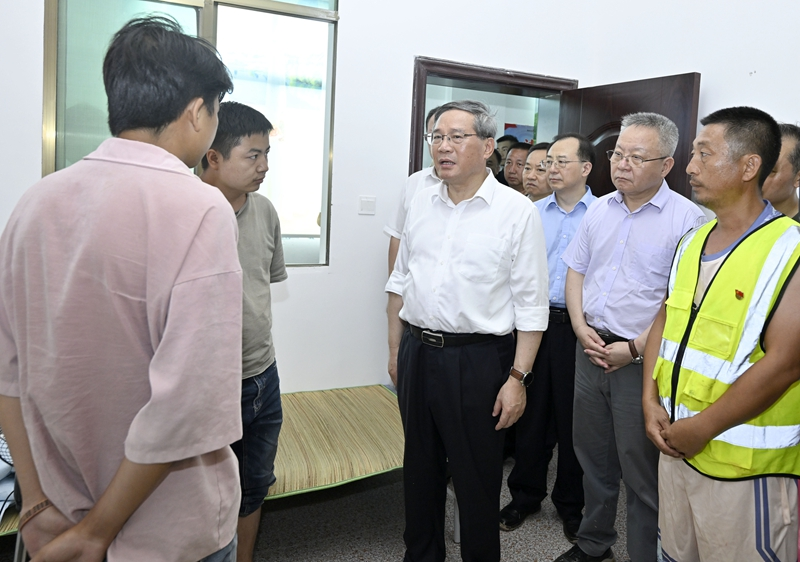 李强在湖南看望慰问受灾群众检查指导防汛工作时强调：全力做好防汛抗洪救灾工作 确保人民群众生命财产安全