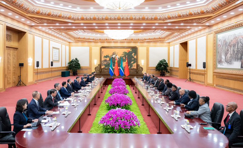 9月2日下午，国家主席习近平在北京人民大会堂同来华出席中非合作论坛北京峰会并进行国事访问的南非总统拉马福萨举行会谈