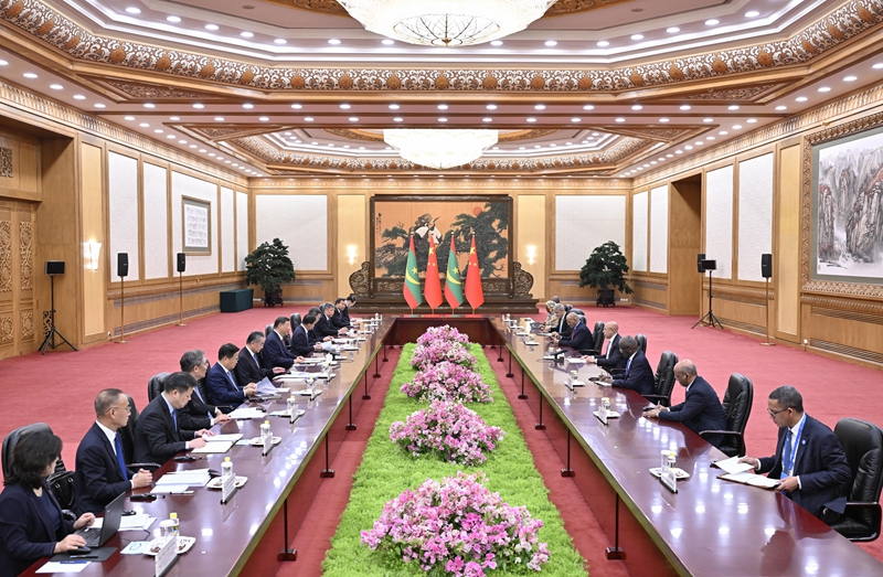 国家主席习近平在北京人民大会堂会见来华出席中非合作论坛北京峰会的毛里塔尼亚总统加兹瓦尼