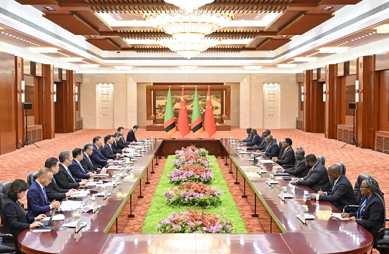 习近平会见赞比亚总统希奇莱马