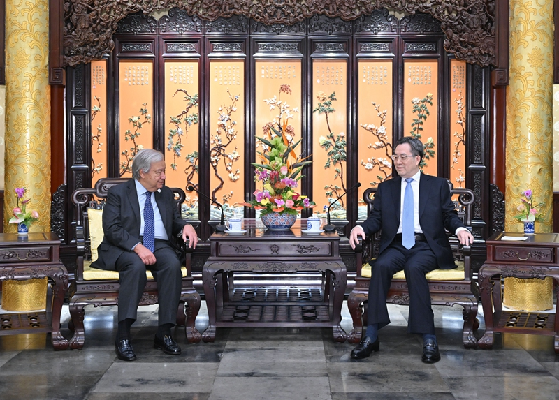 中共中央政治局常委、国务院副总理丁薛祥4日在北京会见来华出席中非合作论坛北京峰会的联合国秘书长古特雷斯