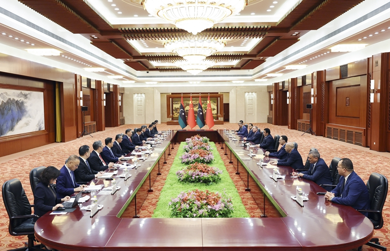 习近平会见利比亚总统委员会主席曼菲