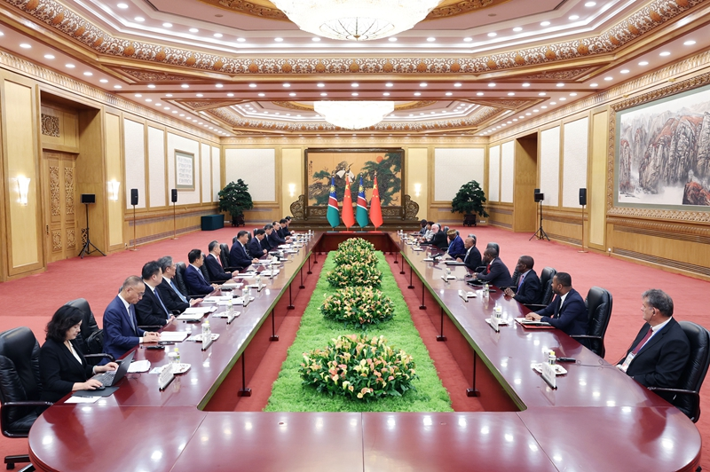 习近平会见纳米比亚总统姆本巴